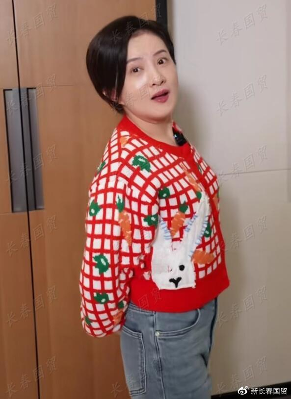 "小婉君"金铭近照曝光,身材发福眼角皱纹明显,43岁变成这样了