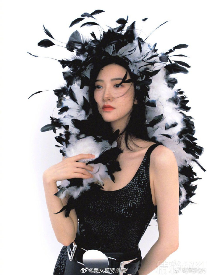 景甜风柔灵动封面大片化身都市摩登女郎明艳大方