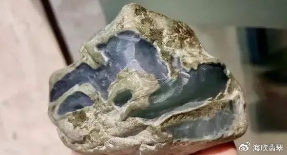 拳头大小的翡翠原石屡次擦涨