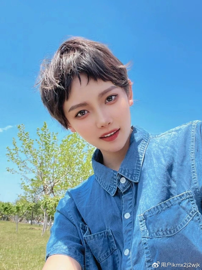 女士短发怎么剪,露耳短发搭配不规则刘海,效果真不赖|短发|刘海|发型