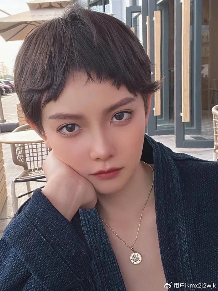 女士短发怎么剪,露耳短发搭配不规则刘海,效果真不赖|短发|刘海|发型