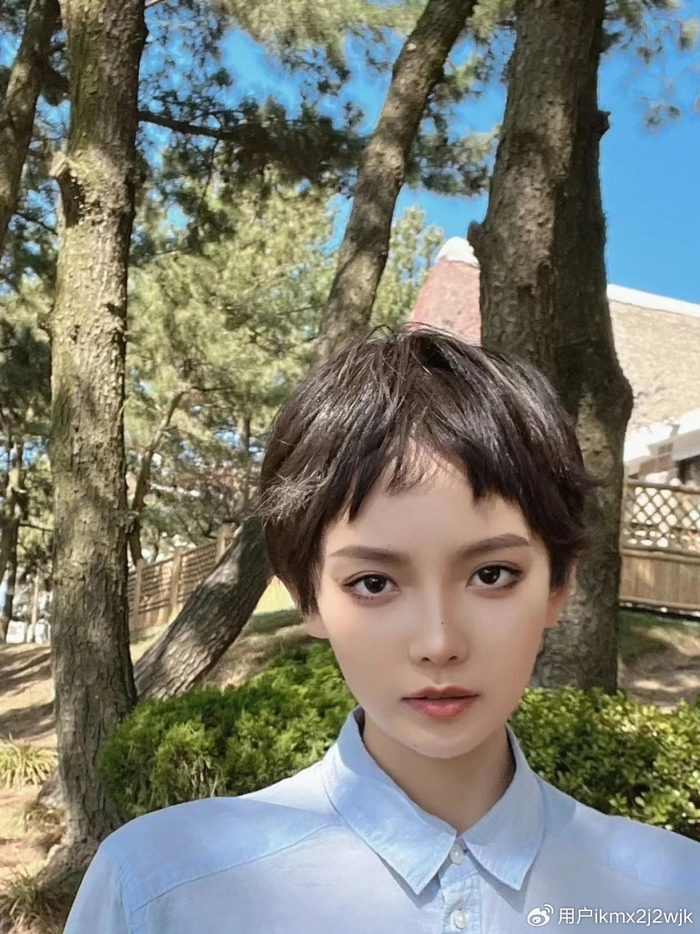 女士短发怎么剪,露耳短发搭配不规则刘海,效果真不赖|短发|刘海|发型