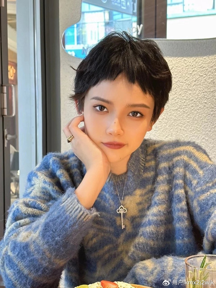 女士短发怎么剪,露耳短发搭配不规则刘海,效果真不赖|短发|刘海|发型