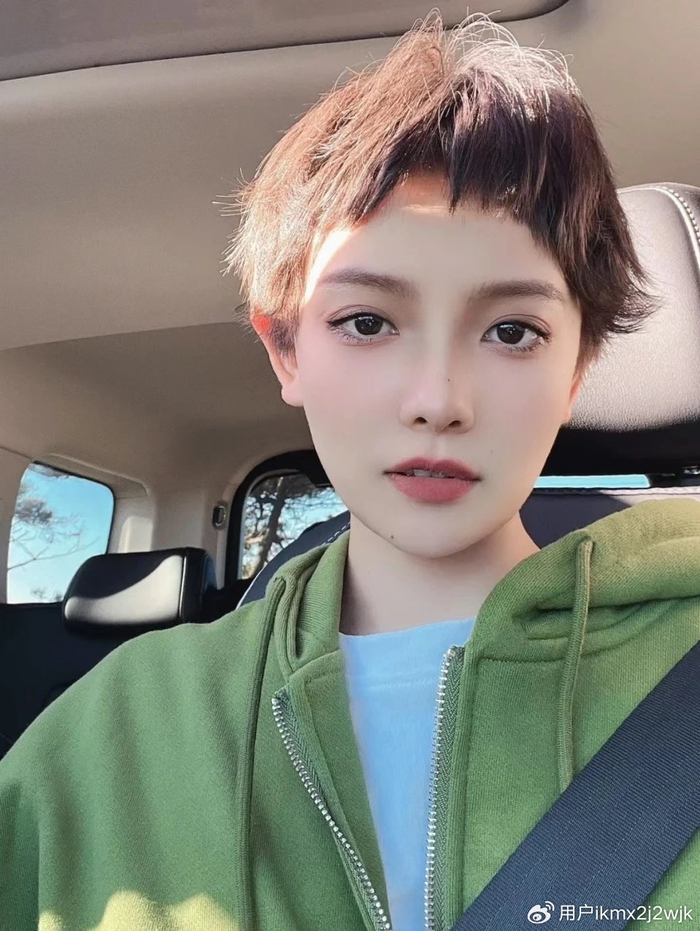 女士短发怎么剪,露耳短发搭配不规则刘海,效果真不赖|短发|刘海|发型