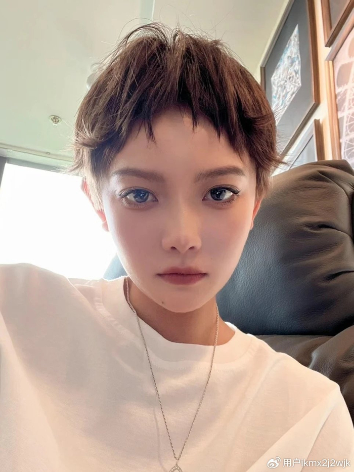 女士短发怎么剪,露耳短发搭配不规则刘海,效果真不赖|短发|刘海|发型