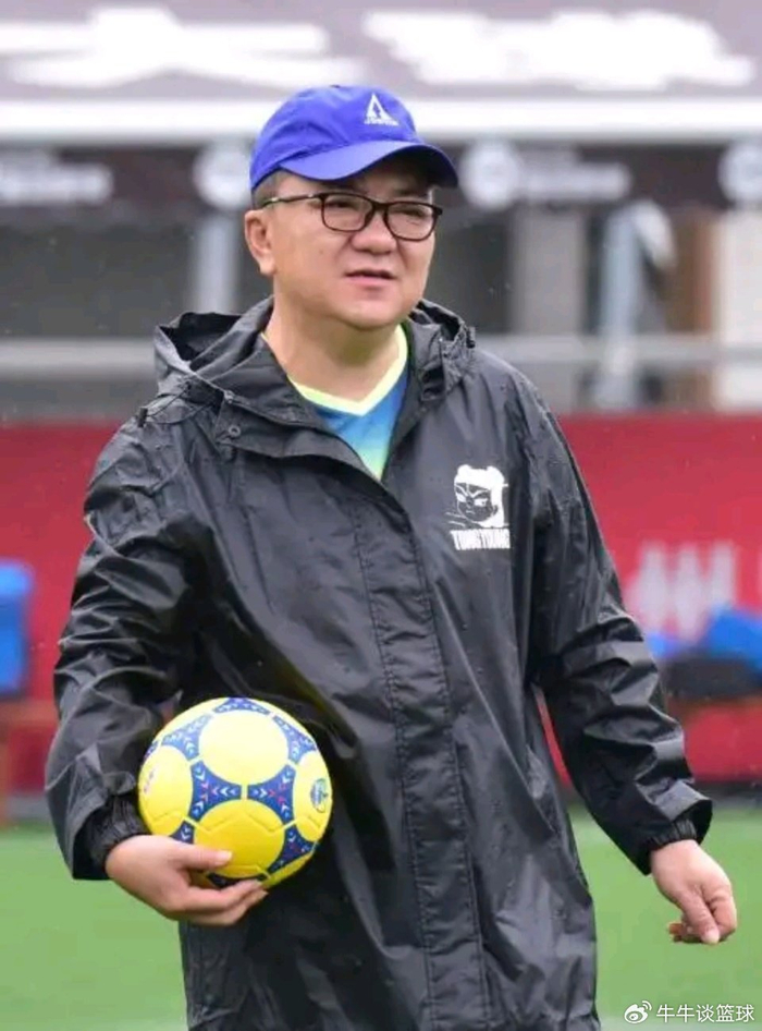 董路宣布成立新球队！球员必须留过洋+聘请西班牙主帅 8年冲上中超