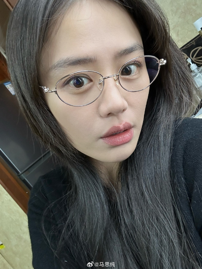 马思纯晒自拍麻辣女教师即视感眼睛好大