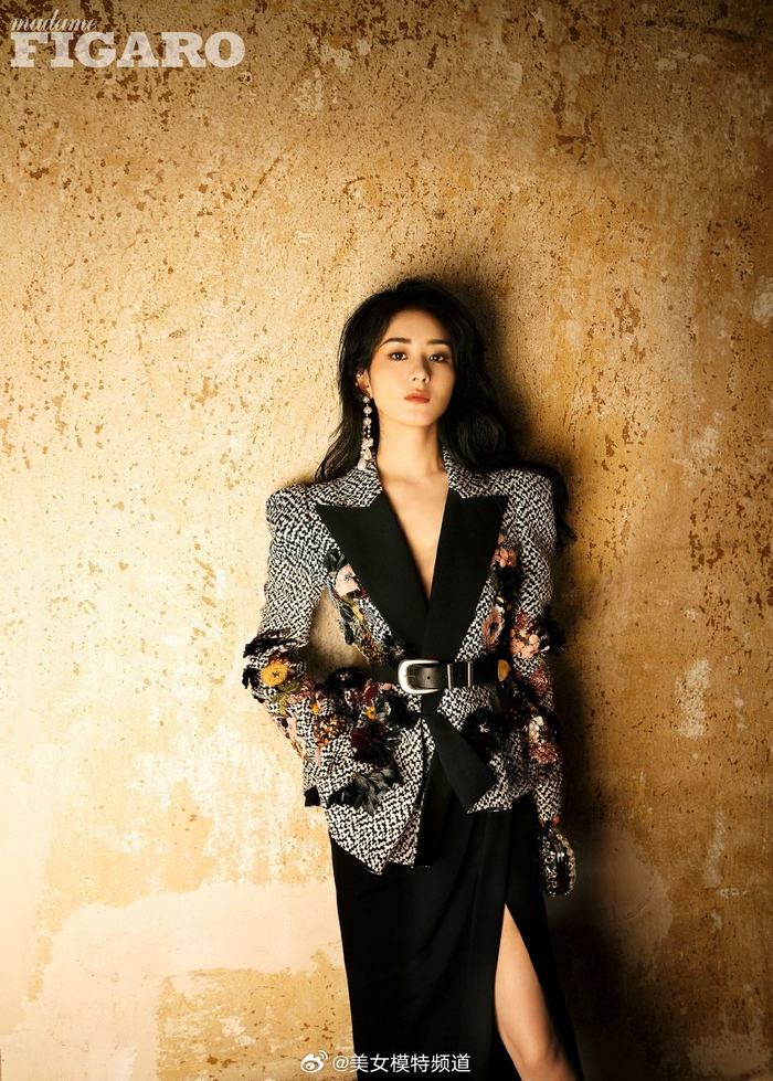 赵丽颖开年岚光花影大片释出美背细腰造型高贵妩媚