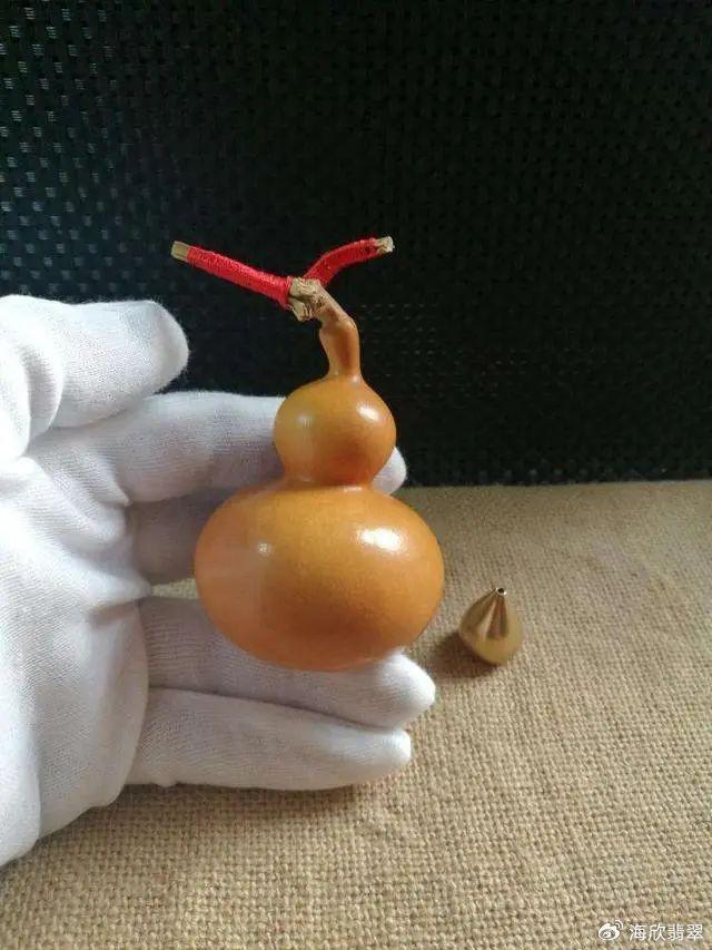 三,上手盘当文玩葫芦经过了晾晒之后,那么就可以上手盘了,上手之前要