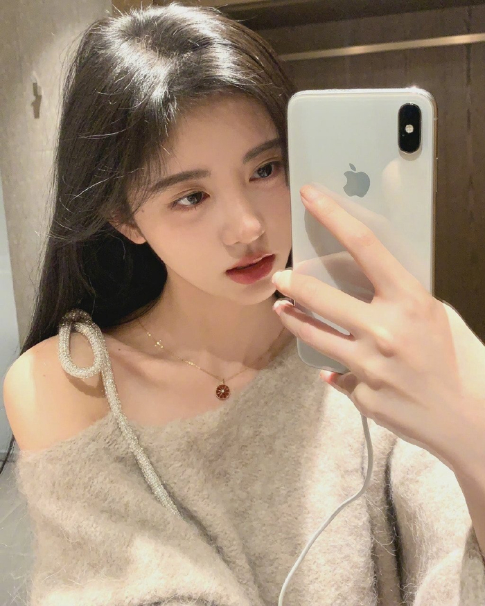 鞠婧祎的对镜拍