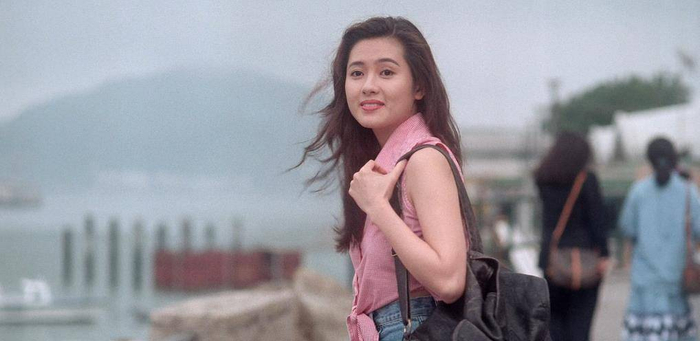 57岁李丽珍晒庆生照，身材发福走样，25岁女儿出镜继承妈妈高颜值