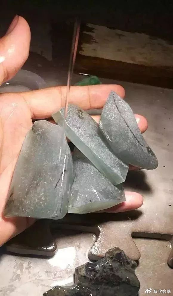900克翡翠原石切割取件,设计到成品精彩全过程|原石|翡翠|成品_新浪