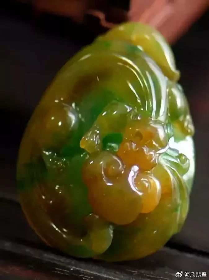 为什么黄加绿翡翠收藏价值如此之高?