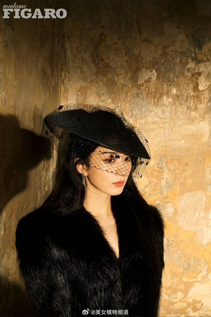 赵丽颖开年岚光花影大片释出美背细腰造型高贵妩媚