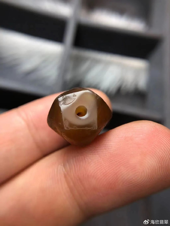 分享给大家唐八棱手串的制作过程