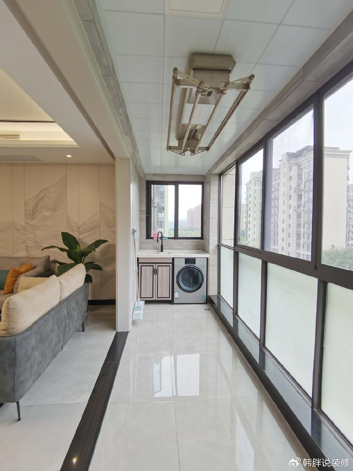 1,注意阳台的方向按照家居风水学的说法,阳台的方向是非常重要的.