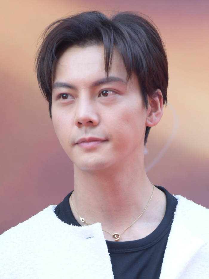 华表奖男星怼脸生图:遍地是普男,苏有朋韩庚发福,王一博脸肿|男明星