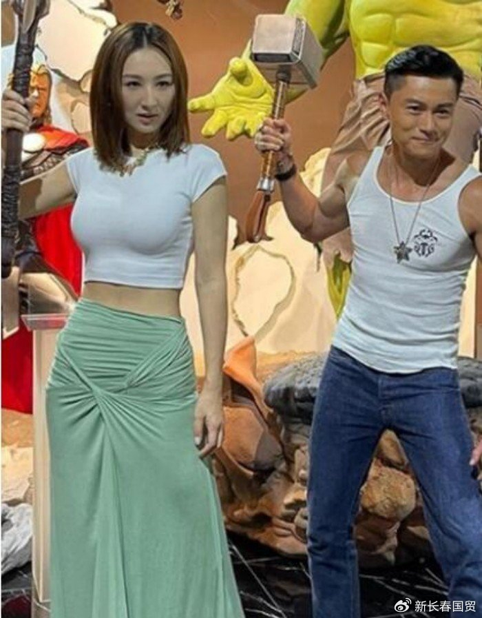 她是TVB“第一代波神”,36岁近照曝光,紧身衣凸显完美好身材|高海宁|港姐|港星|浅绿色|选美_新浪新闻