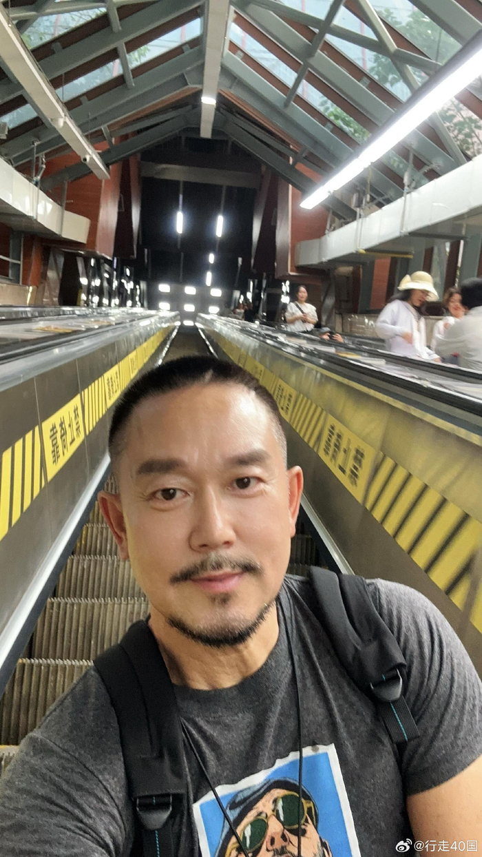 皇冠大扶梯