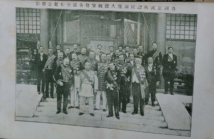 1913年10月10日10时10分，袁世凯在太和殿就任正式大总统|选举|投票|兵痞|选举人|成例_新浪新闻