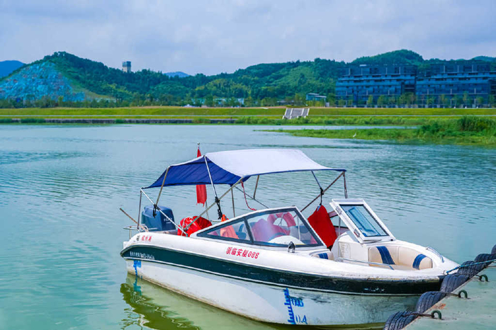 青山湖游船
