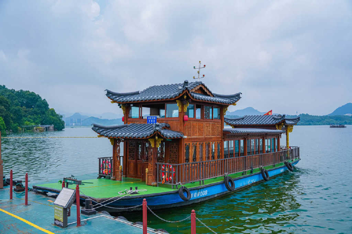 青山湖游船