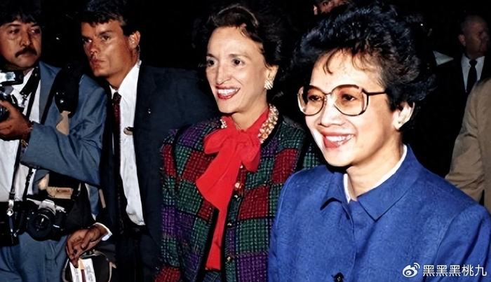 全球首位华裔女总统,以华人身份为傲,刚上台就把美军全部赶出国|阿基诺|美国|菲律宾|马科斯|经济_新浪新闻
