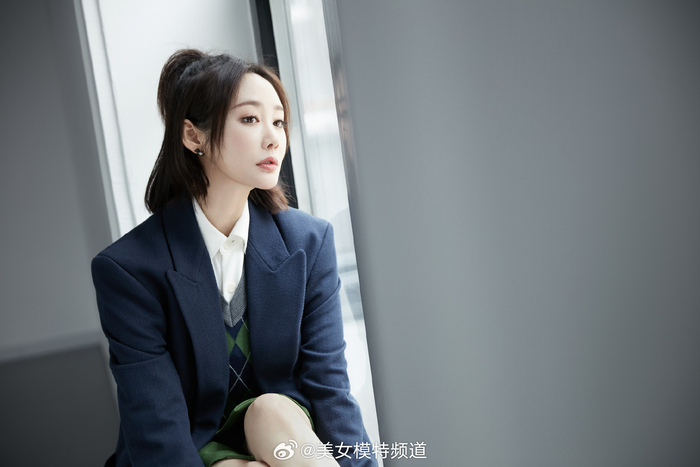 李纯毛衣西装又酷又美