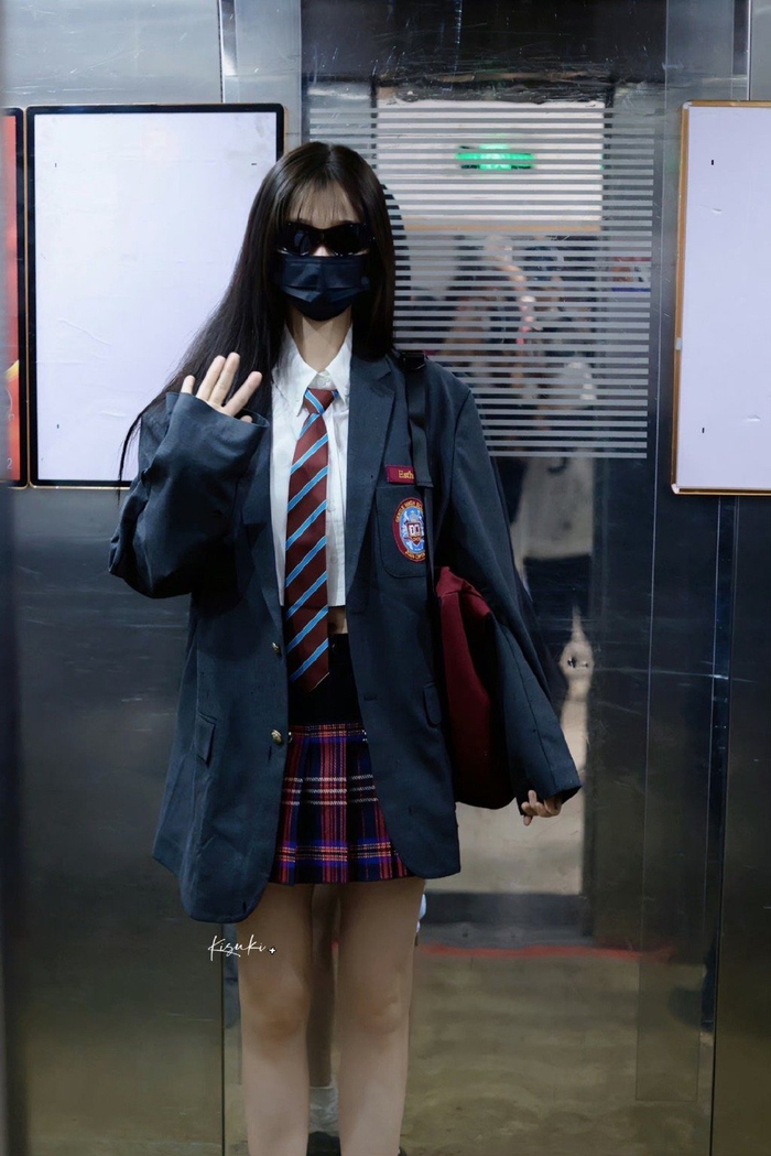 虞书欣制服学院风