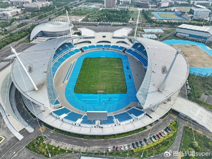 苏超影响力直逼中超，76万人抢一场门票，秒售罄，200多家赞助商