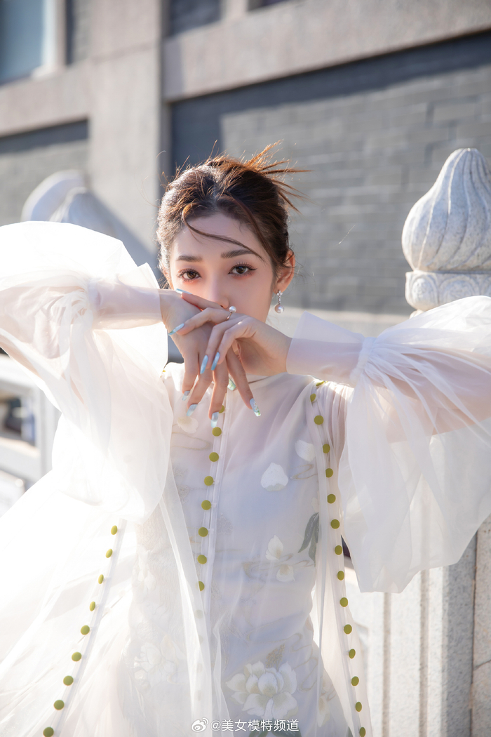 希林娜依高仙气穿搭写真