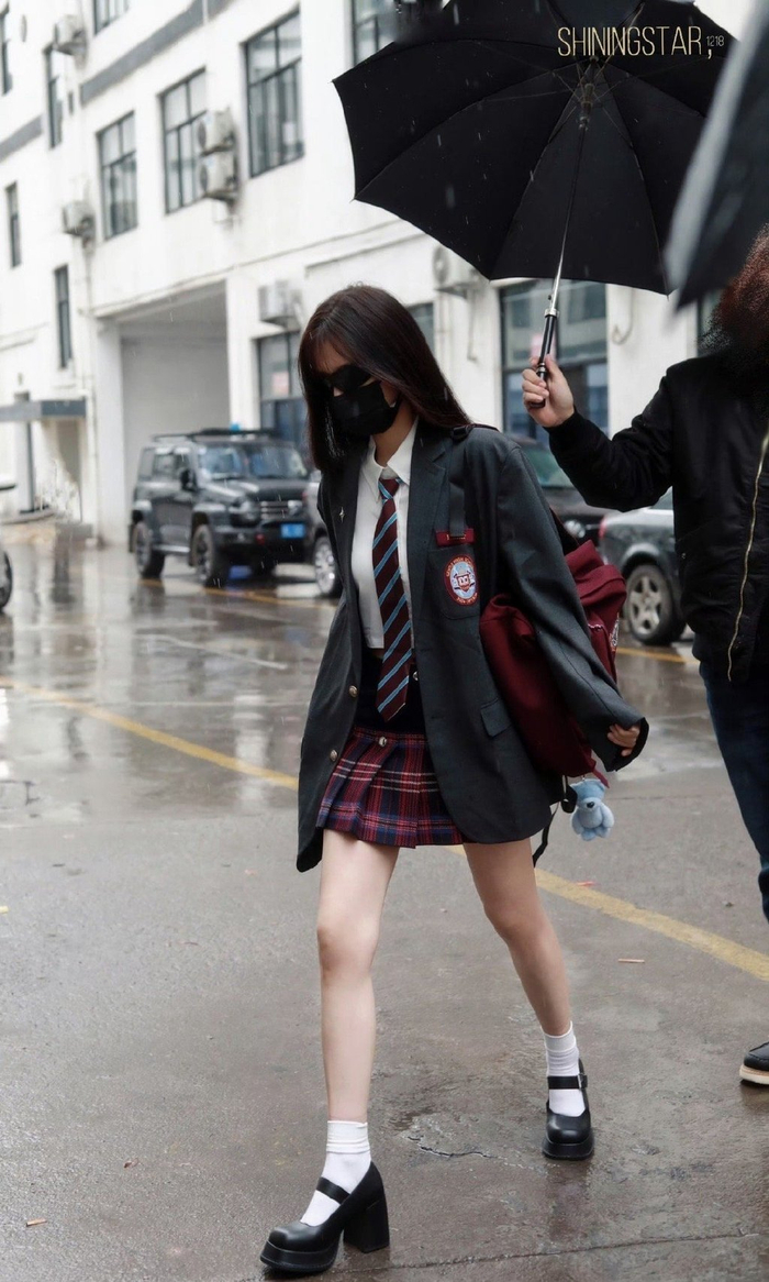 虞书欣制服学院风