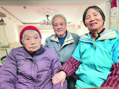 百岁生活甜如蜜 儿孙绕膝幸福长
