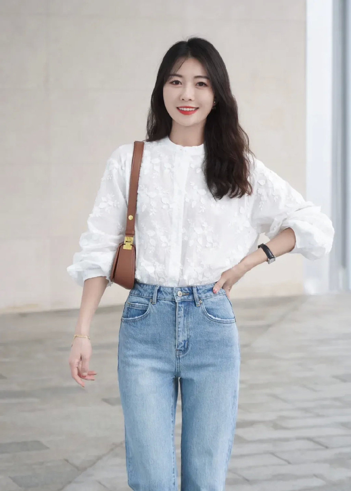 30岁职场女性穿搭今秋流行衬衫和针织开衫每套都能穿出时髦感