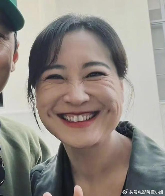 吴彦祖晒贾玲合影,没p图!网友吓一跳:这才是暴瘦后真实的样子