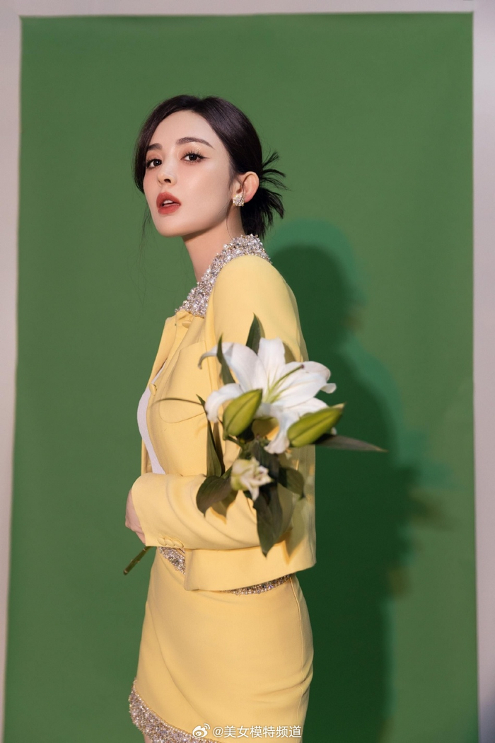 古力娜扎奶黄色清雅写真小香风套装温婉贵气