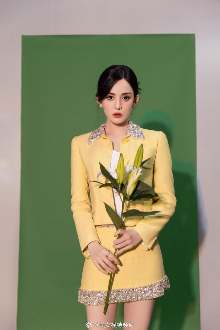 古力娜扎奶黄色清雅写真小香风套装温婉贵气