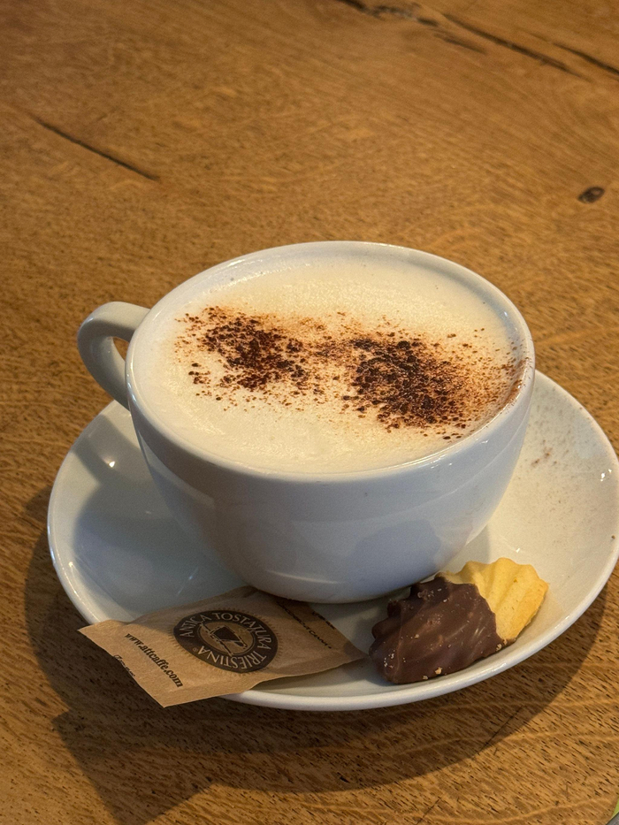 安特卫普点咖啡,没有冰美式,点单的店员说可以做black with ice…