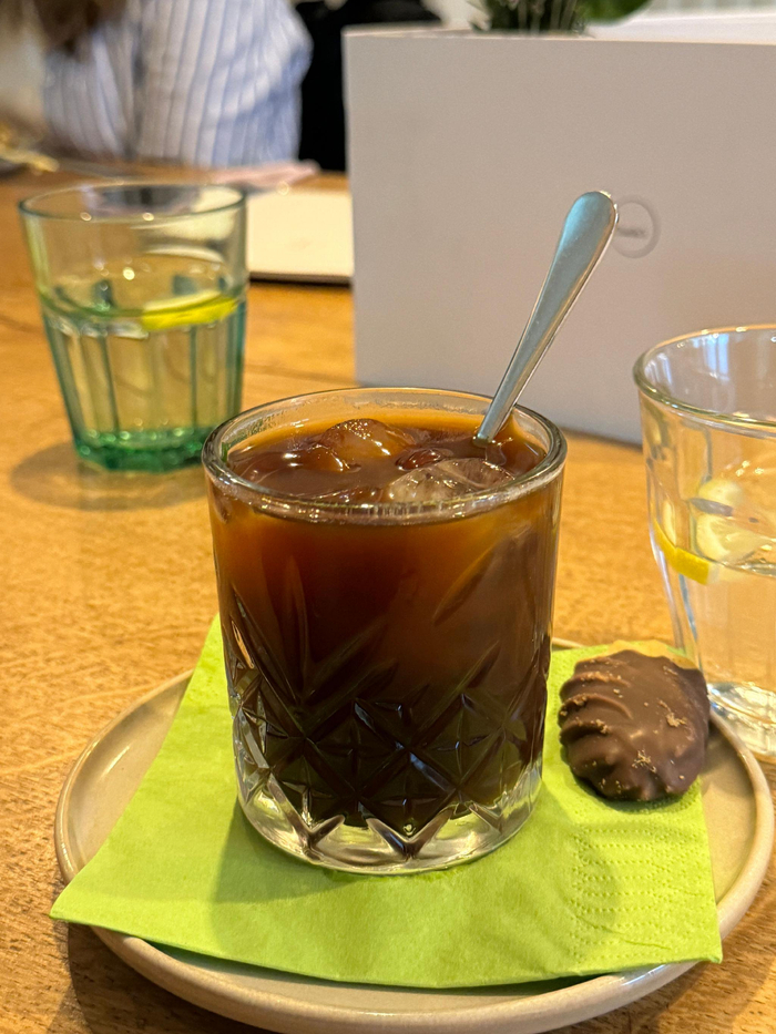 安特卫普点咖啡没有冰美式点单的店员说可以做blackwithice