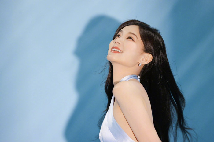 谁懂李一桐笑起来的感觉温柔的氧气女神她一笑我整个世界都明媚温柔了