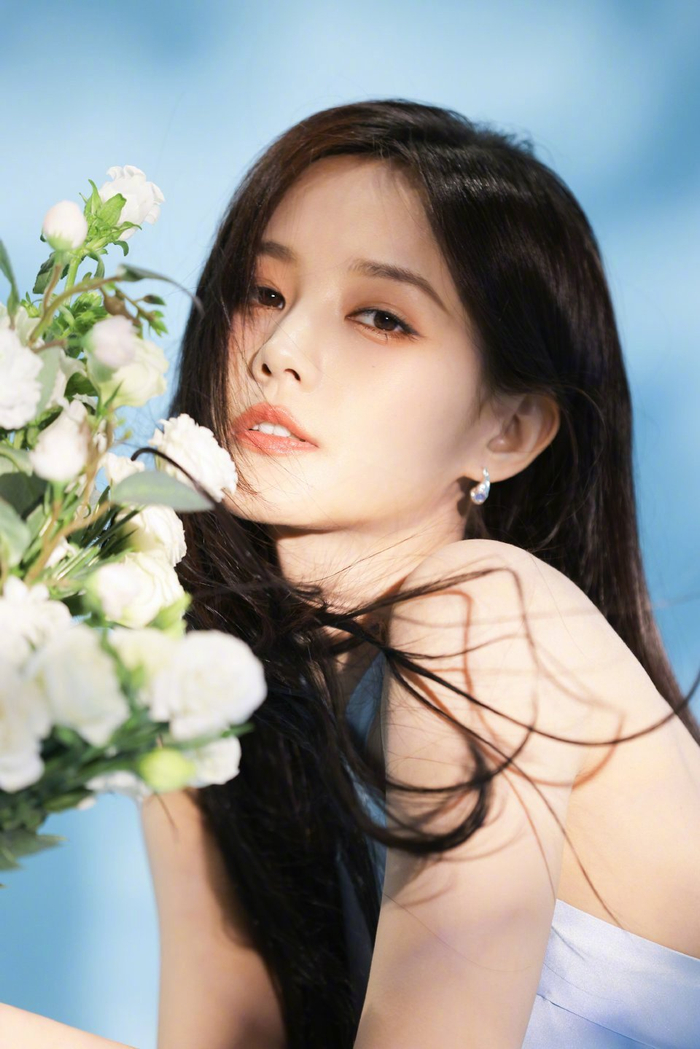 谁懂李一桐笑起来的感觉温柔的氧气女神她一笑我整个世界都明媚温柔了