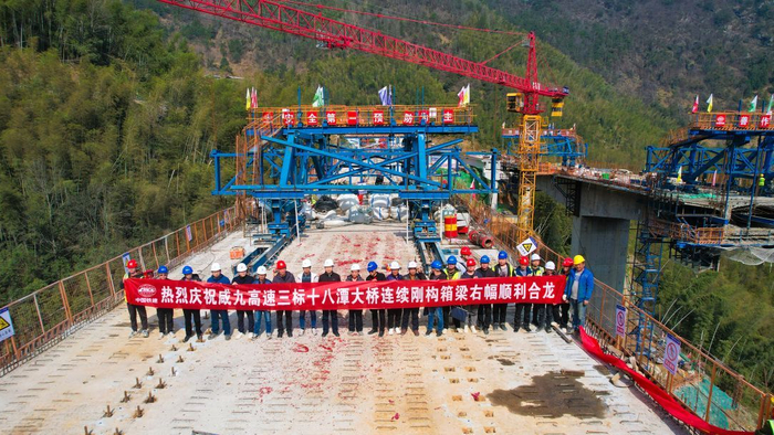 省"十三五"规划的高速公路重点项目,也是鄂赣两省融合发展的关键通道