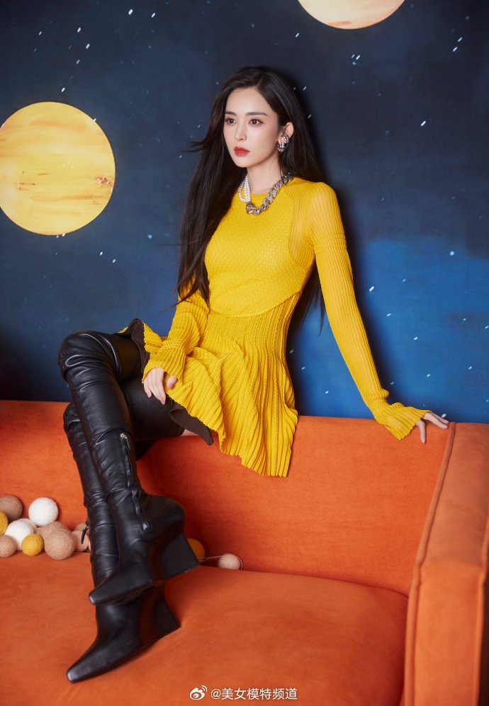 古力娜扎皓月星空写真曝光长发披肩尽显温柔妩媚