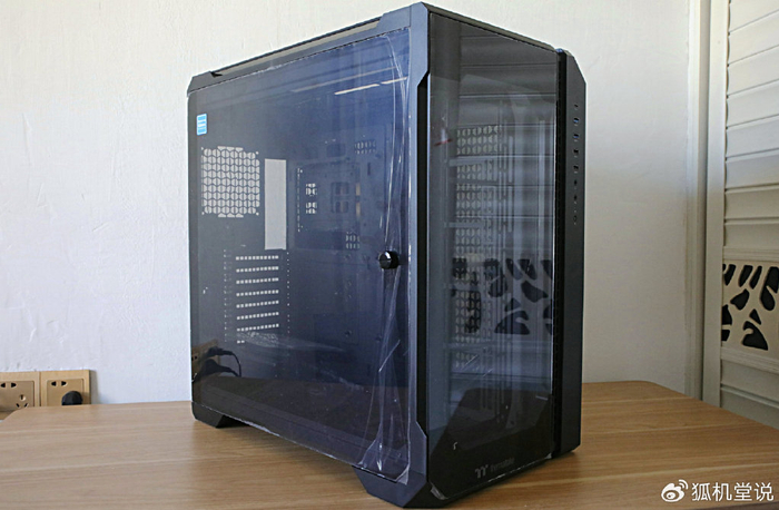 高颜值且特能装:tt钢影 巫妖tg机箱装机体验来了|面板|钢化玻璃|机箱
