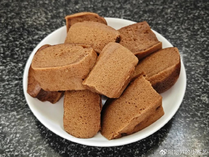 广式茶餐厅里的红糖马拉糕,好吃劲道有嚼劲,怎么吃都美味