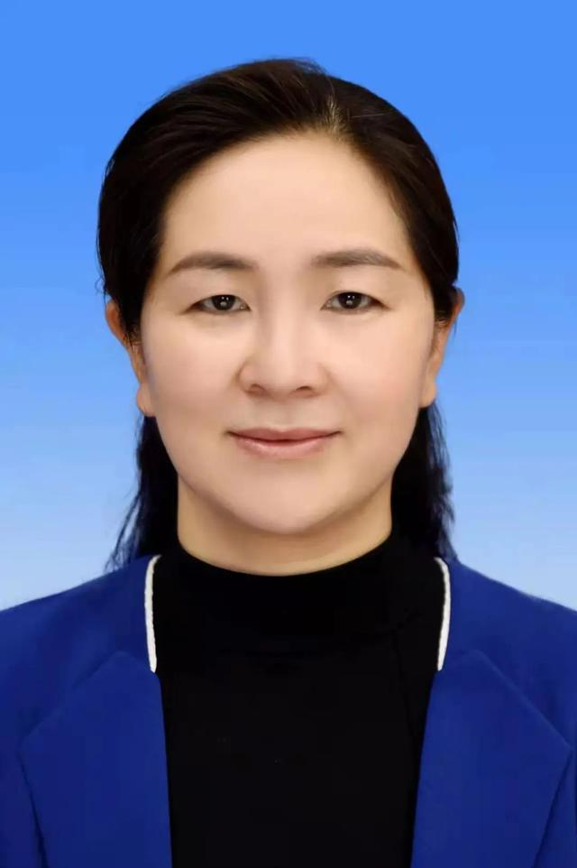 徐莉,女,汉族,1977年7月出生,大学,管理学学士,中共党员,现任荆门市委