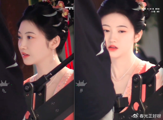 景甜近照好陌生,脸部馒化金鱼眼凸出,面相变老,富贵花平庸了!