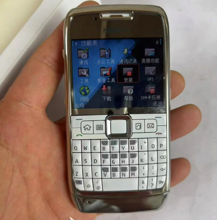 手机回忆杀!诺基亚十大经典机型盘点,快看看你用过几款!|诺基亚3230|诺基亚3310|Nokia|屏幕|智能手机_新浪新闻