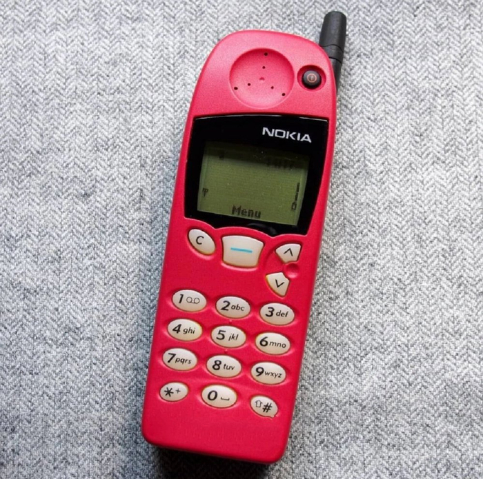 手机回忆杀!诺基亚十大经典机型盘点,快看看你用过几款!|诺基亚3230|诺基亚3310|Nokia|屏幕|智能手机_新浪新闻