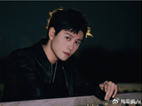 秦俊杰：暗夜光影下的魅力独奏